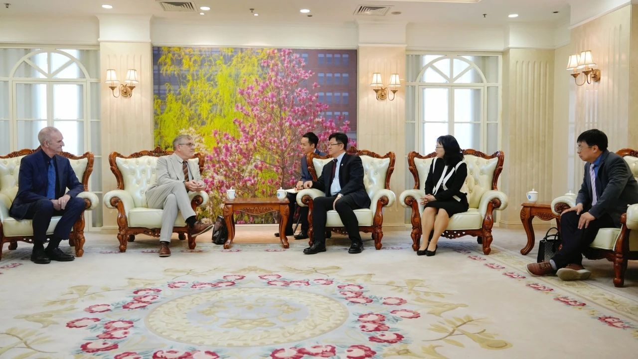 爱尔兰国立都柏林大学计算机学院院长到校访问北京-都柏林国际学院